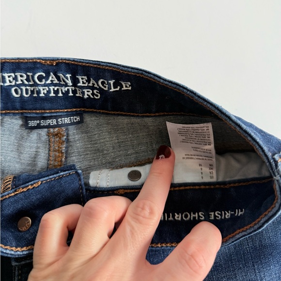 American Eagle Hi-Rise Shortie 360 Super Stretch Denim Shorts Frayed size 6 - Picture 2 of 3